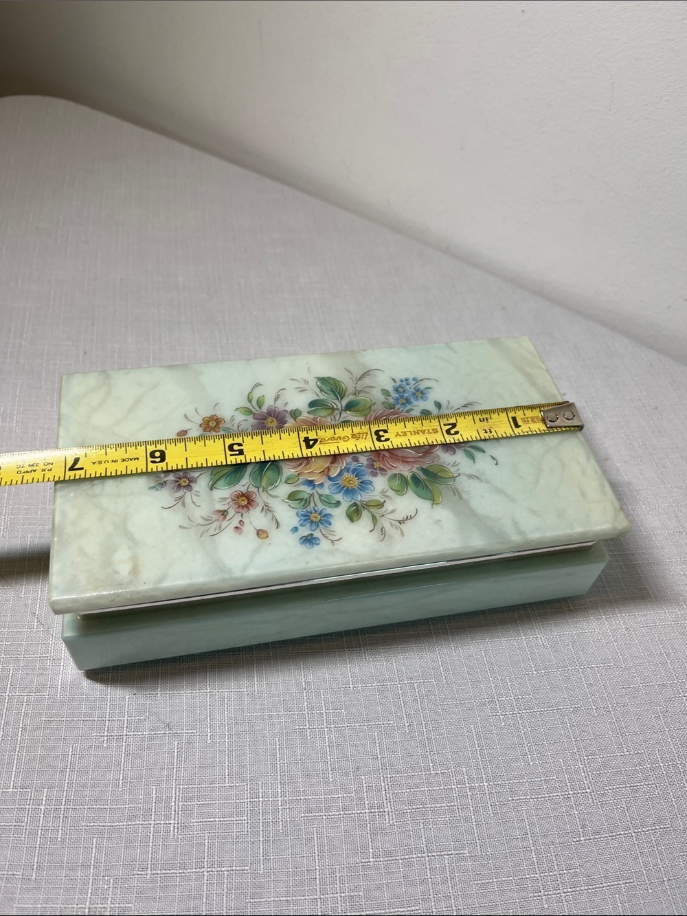 Genuine alabaster jewellery box trinket dish
Italy, Giftcraft Ltd
Vintage - Picture 6 of 9